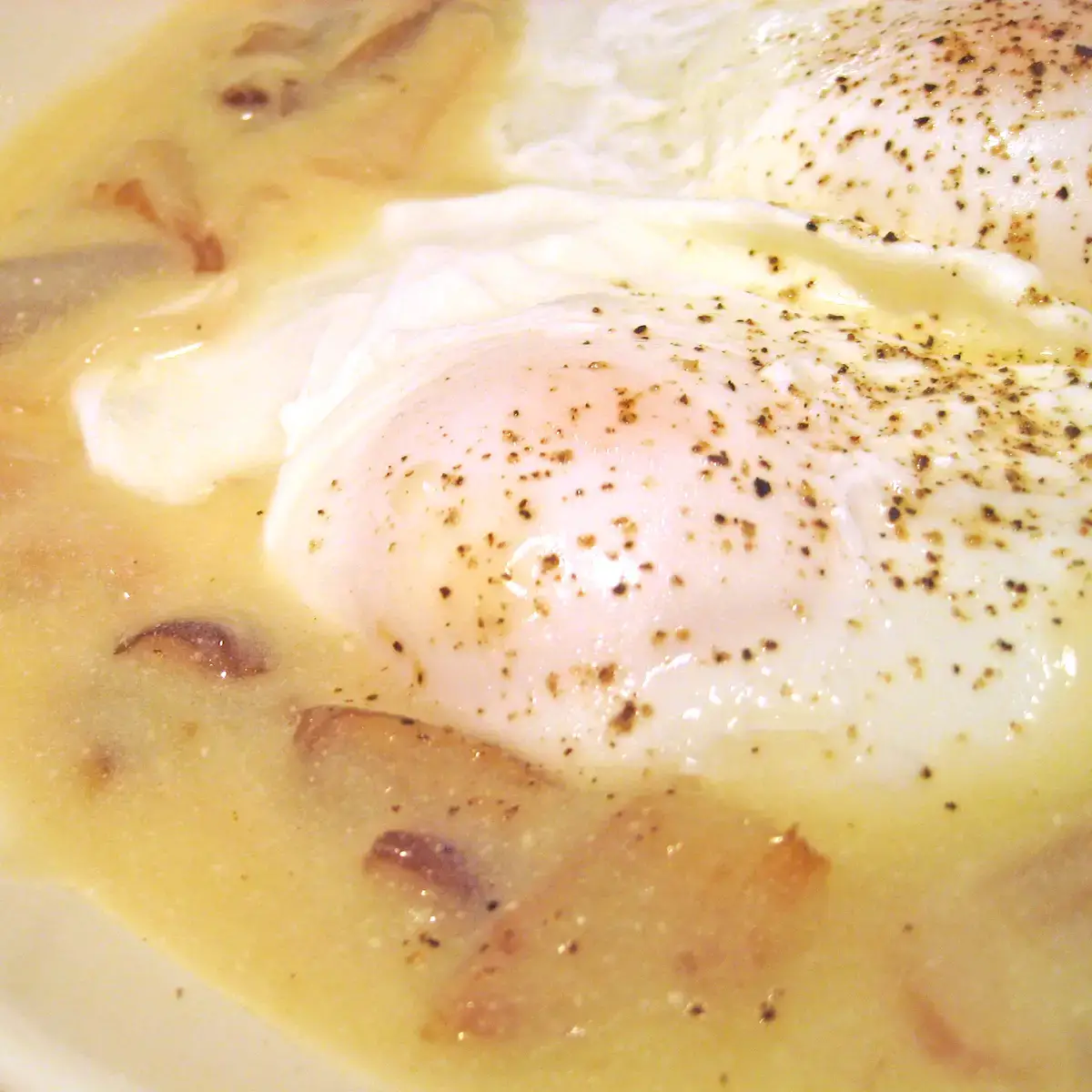 Poached Eggs In White Wine Mushroom Sauce