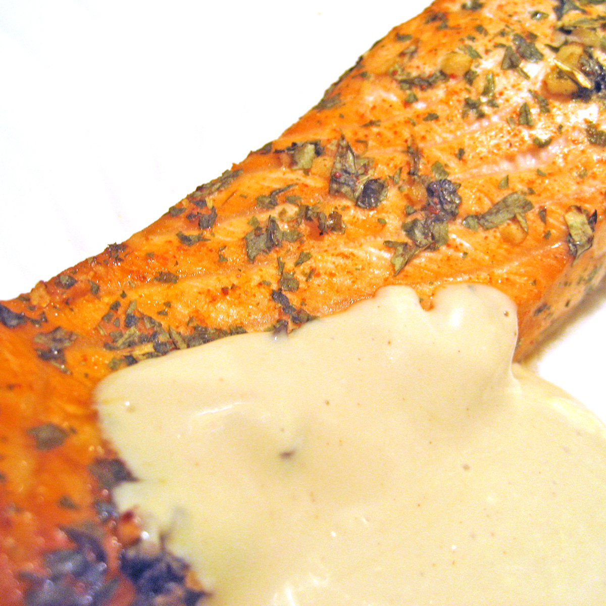 Grilled Salmon with Yogurt Sauce